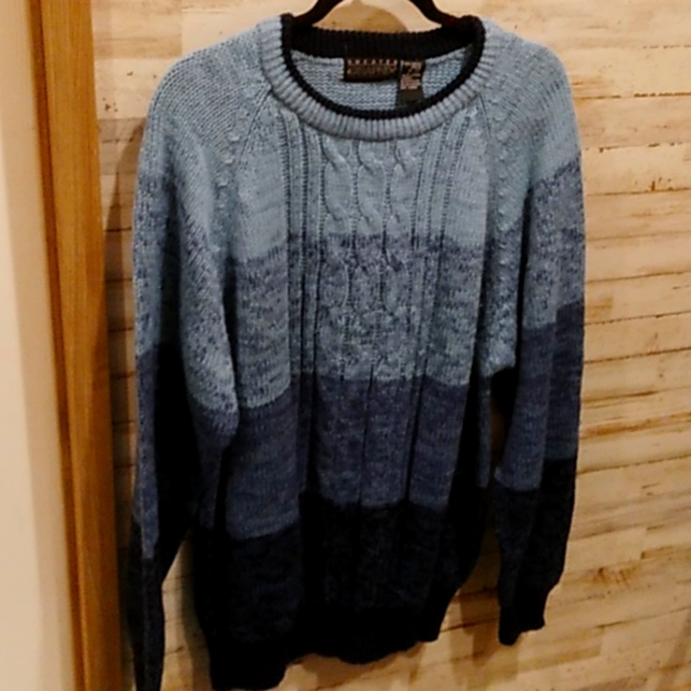 Graphix men's sweater.    Box 263